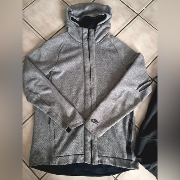 Nike Tech Tracksuit - Picture 2 of 5